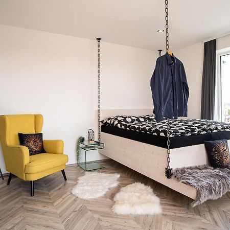 Zeppelin Studio With An Industrial View - Brno Apartamento Exterior foto