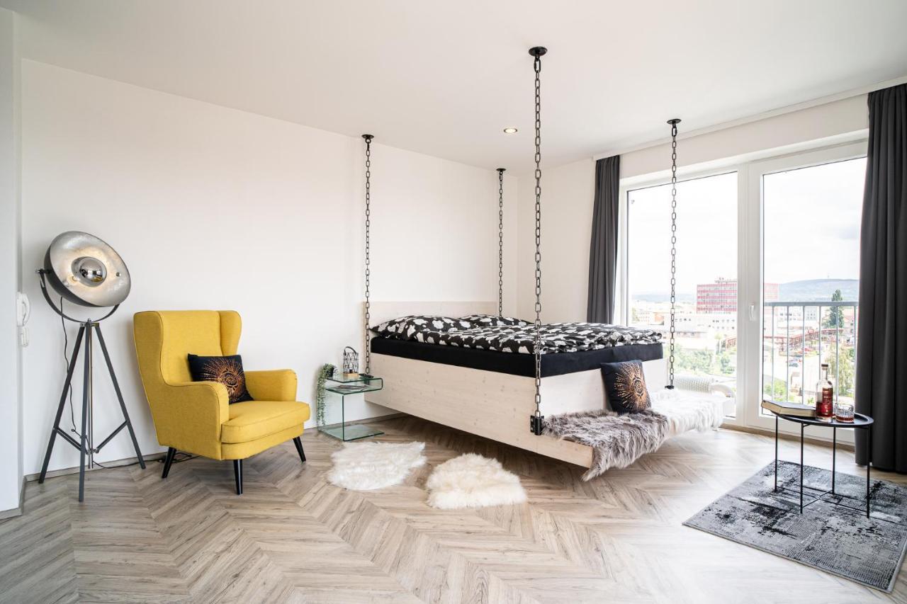 Zeppelin Studio With An Industrial View - Brno Apartamento Exterior foto