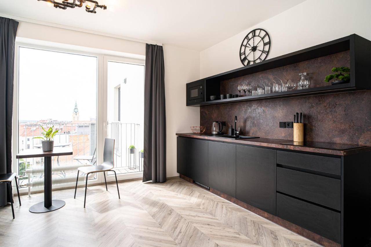 Zeppelin Studio With An Industrial View - Brno Apartamento Exterior foto