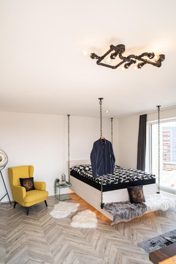 Zeppelin Studio With An Industrial View - Brno Apartamento Exterior foto